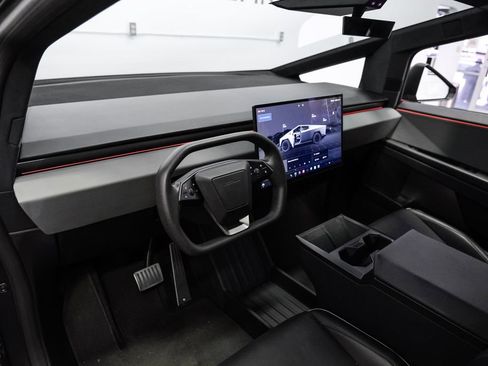Used 2025 Tesla Cybertruck AWD Crew Cab image 3