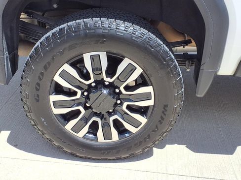 Used 2025 GMC Sierra 3500 Denali Ultimate AWD/4WD image 5