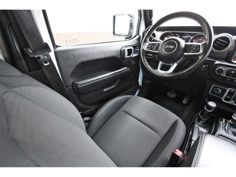 Used 2019 Jeep Wrangler Unlimited Sahara AWD/4WD image 11