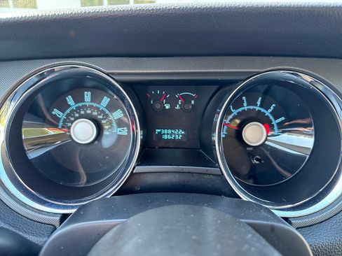 Used 2010 Ford Mustang Premium RWD image 21