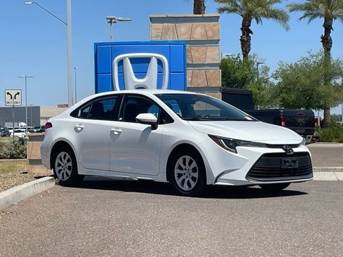 Used 2023 Toyota Corolla LE FWD image 3