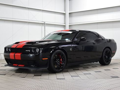 Used 2023 Dodge Challenger SRT Hellcat w/ Driver Convenience Group RWD image 3
