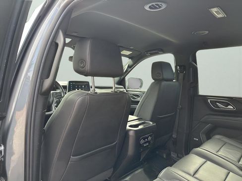 Used 2022 Chevrolet Suburban Z71 image 18