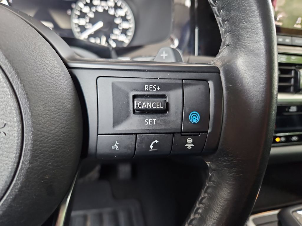 Used 2024 Nissan Pathfinder SV FWD image 11