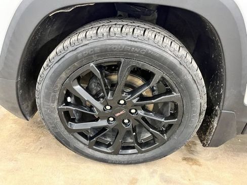 Used 2024 GMC Terrain SLT w/ Elevation Edition AWD/4WD image 9