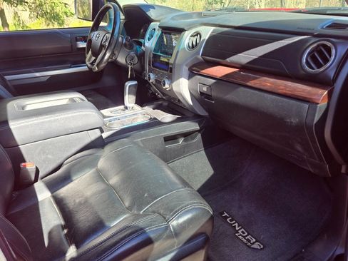 Used 2014 Toyota Tundra Limited w/ Limited Premium Package image 8