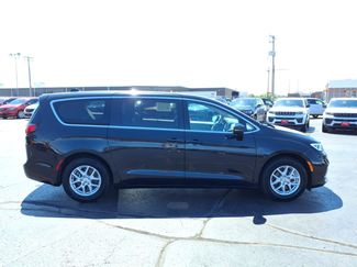Used 2024 Chrysler Pacifica Touring-L FWD video 2