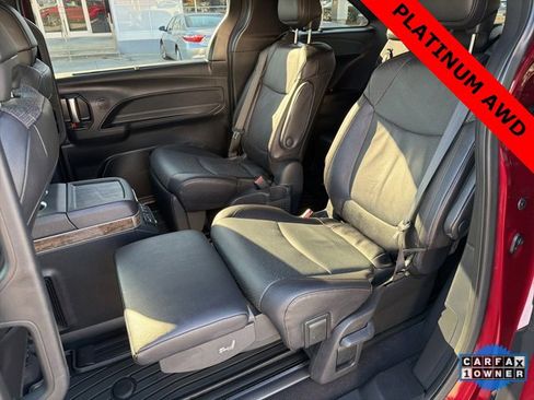 Used 2025 Toyota Sienna Platinum image 18