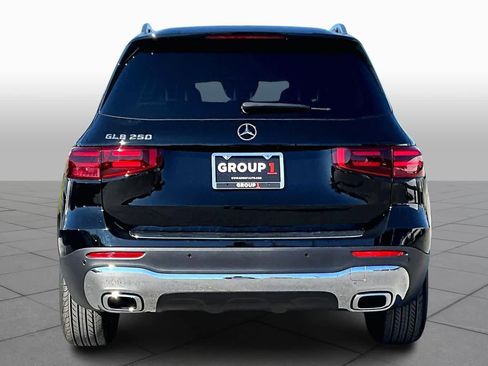 Used 2025 Mercedes-Benz GLB 250 image 4