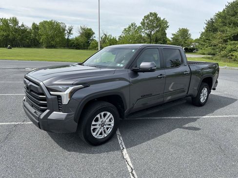 Used 2025 Toyota Tundra SR5 w/ SR5 Premium Package AWD/4WD image 4