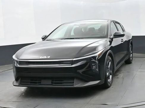 Used 2025 Kia K4 FWD image 1
