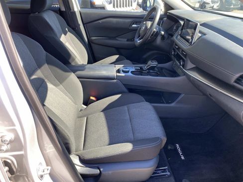 Used 2024 Nissan Rogue SV image 25