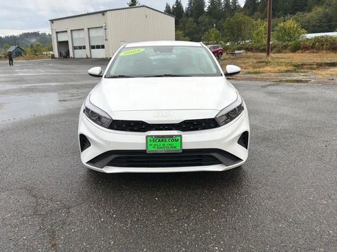 Used 2024 Kia Forte LXS FWD image 3