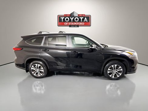 Used 2023 Toyota Highlander XLE AWD/4WD image 8