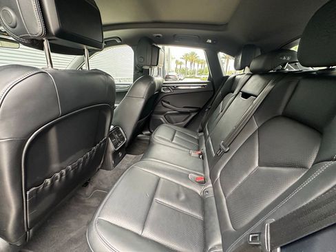 Certified 2023 Porsche Macan AWD/4WD image 36