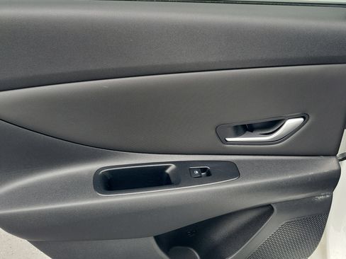 Used 2023 Hyundai Elantra SEL w/ Convenience Package FWD image 9