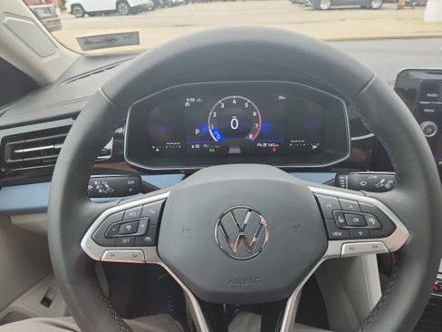 New 2025 Volkswagen Jetta SE image 12