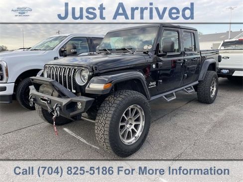 Used 2020 Jeep Gladiator Overland image 2