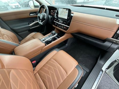 Used 2023 Nissan Pathfinder Platinum w/ Cargo Package image 16