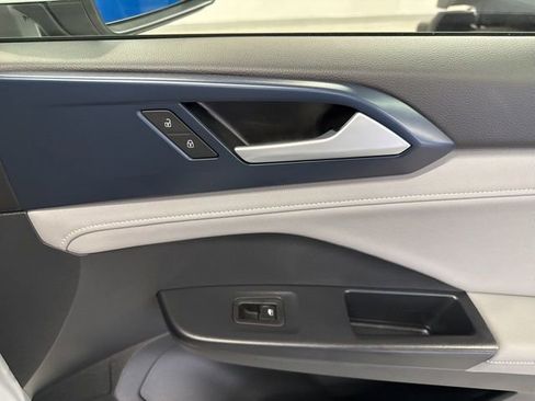 Used 2024 Volkswagen Taos SE image 49