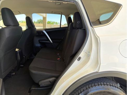 Used 2018 Toyota RAV4 LE FWD image 11