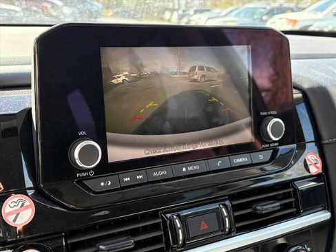 Used 2024 Nissan Pathfinder SV image 9