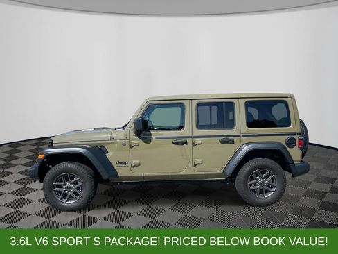 Used 2025 Jeep Wrangler Unlimited Sport AWD/4WD image 2