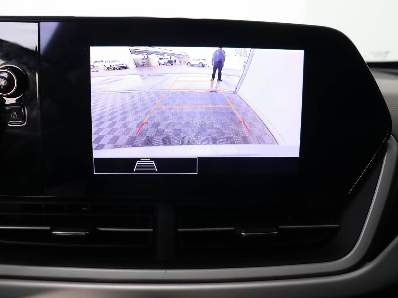 Used 2025 Chevrolet Trax LS FWD image 12