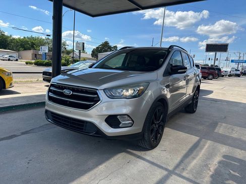 Used 2017 Ford Escape Titanium FWD image 4