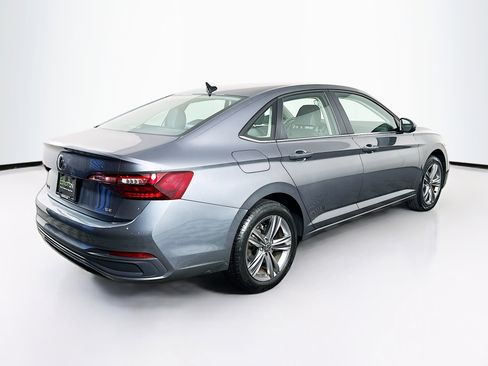 Used 2024 Volkswagen Jetta SE image 9