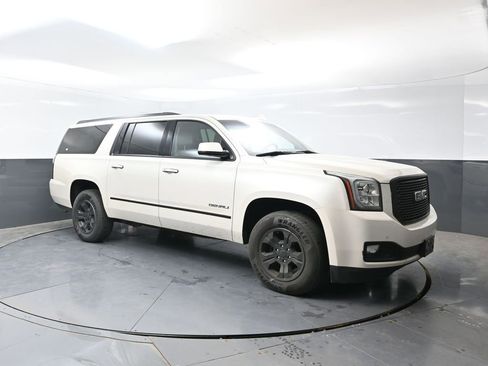 Used 2015 GMC Yukon XL Denali w/ Premium Package AWD/4WD image 3