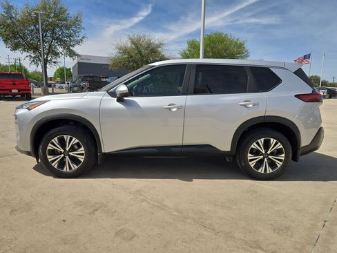 Used 2023 Nissan Rogue SV image 6