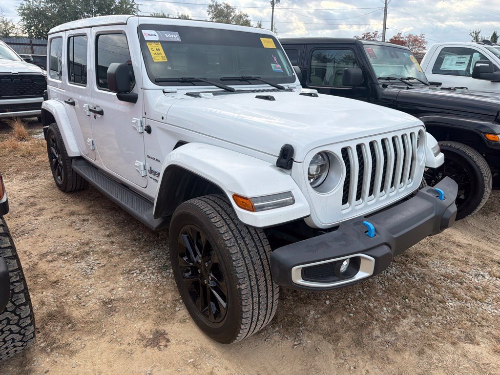 Used 2022 Jeep Wrangler Unlimited Sahara w/ Cold Weather Group AWD/4WD image 4