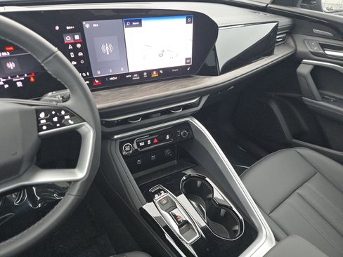 New 2025 Audi Q5 Premium Plus image 24