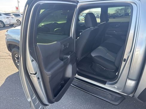 Used 2022 Toyota Tacoma TRD Off-Road image 17