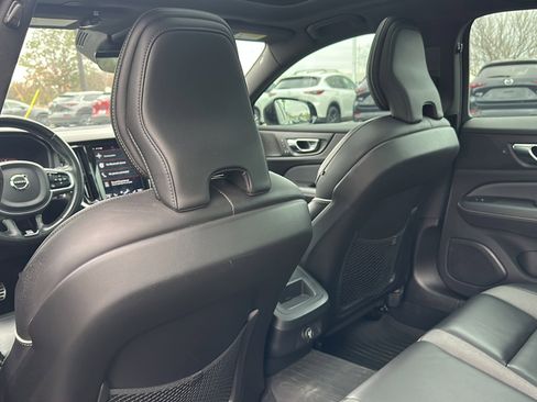 Used 2019 Volvo S60 T6 R-Design image 17