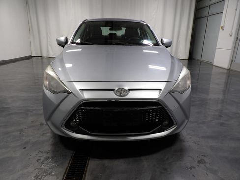Used 2019 Toyota Yaris LE FWD image 2