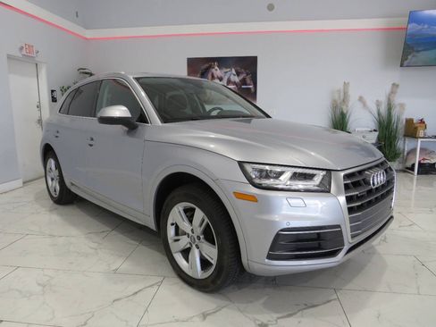 Used 2018 Audi Q5 2.0T Premium Plus w/ Premium Plus Package AWD/4WD image 2
