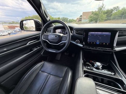 Used 2023 Jeep Wagoneer 4WD image 18