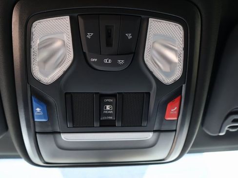 Used 2024 RAM 2500 Tradesman w/ Chrome Appearance Group image 29