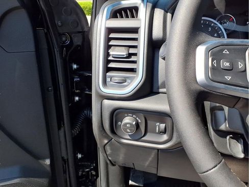 New 2026 RAM 2500 Big Horn AWD/4WD image 12