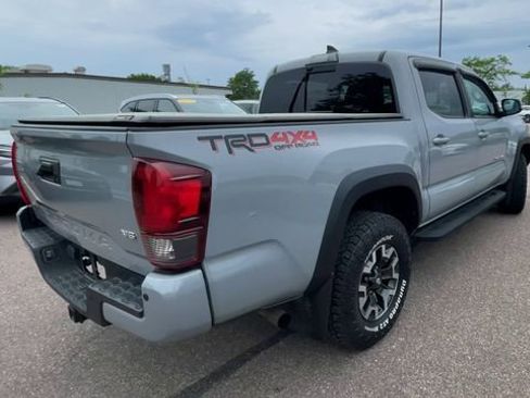Certified 2019 Toyota Tacoma TRD Off-Road AWD/4WD image 2