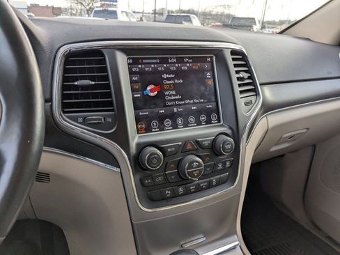 Used 2018 Jeep Grand Cherokee Limited w/ Trailer Tow Group IV image 16