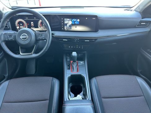 Certified 2025 Nissan Kicks SR image 11