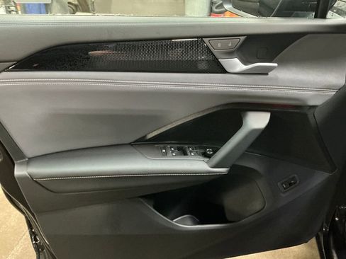 New 2026 Volkswagen Tiguan SE R-Line image 10