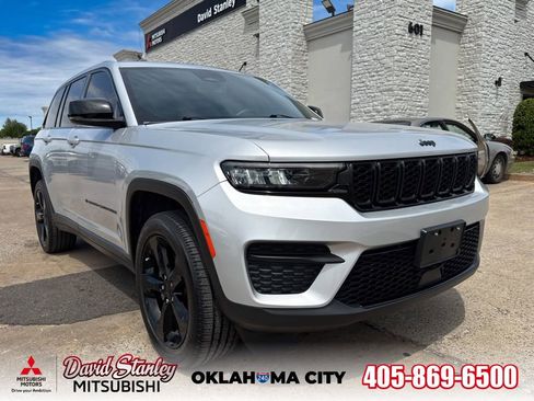 Used 2023 Jeep Grand Cherokee Altitude RWD image 1