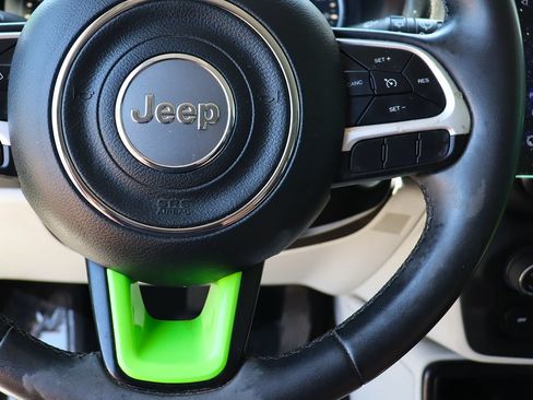 Used 2018 Jeep Renegade Latitude FWD image 54