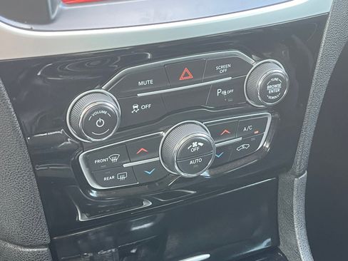 Used 2023 Chrysler 300 Touring L image 26