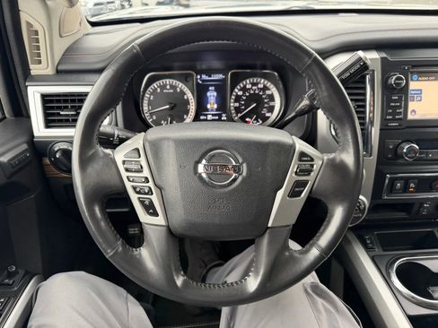 Used 2018 Nissan Titan SL image 24