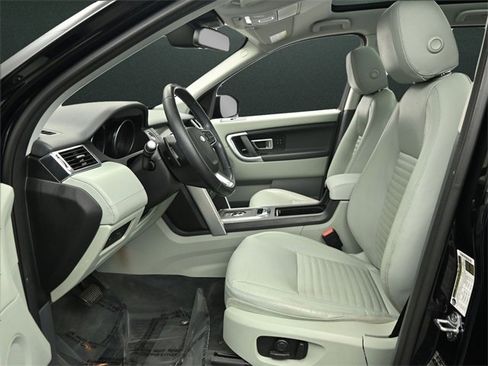 Used 2018 Land Rover Discovery Sport HSE Luxury image 11